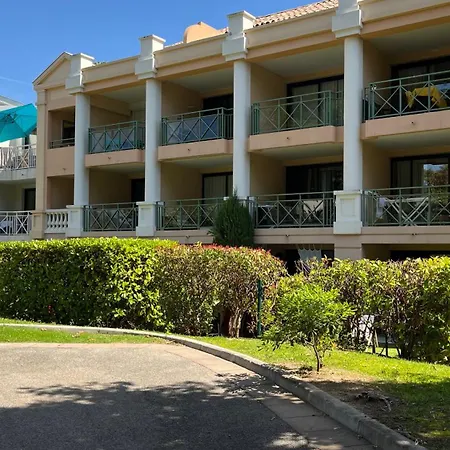 Piscine-parc-tennis * Cannes